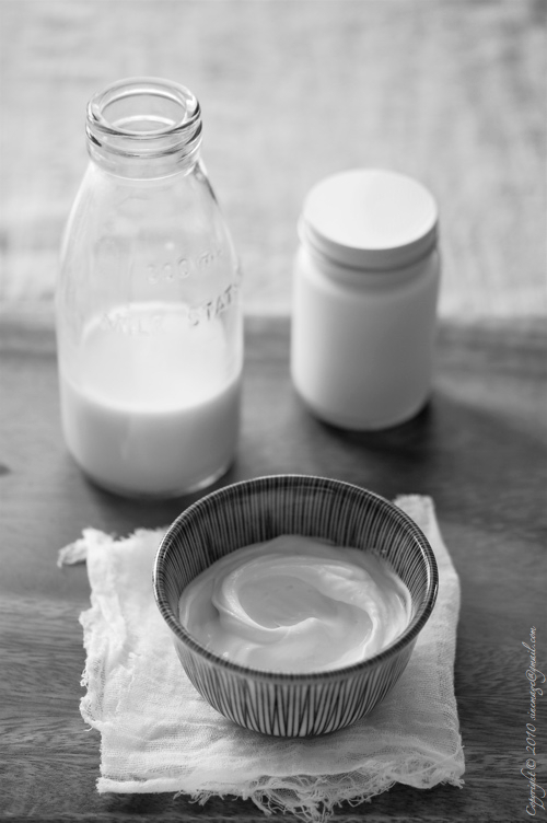 Sinemage Black and white Cream Bottle of milk and yogurt 