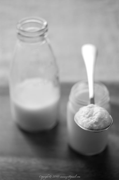 Sinemage black and white yogurt