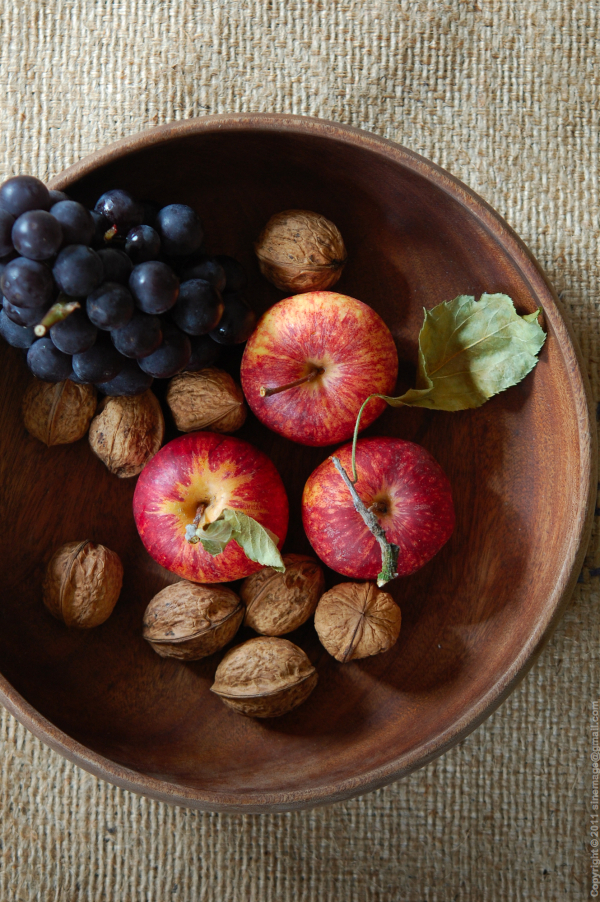 Sinemage Autumn fruits apples grapes and walnuts