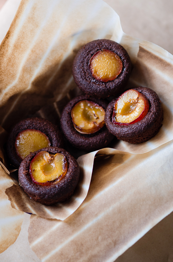 Plum and Chocolate Cakes | At Down Under | Viviane Perenyi